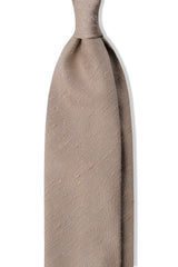 Discover our ivory beige plain silk shantung tie, featuring distinctive shantung texture and elegant 3-fold construction.